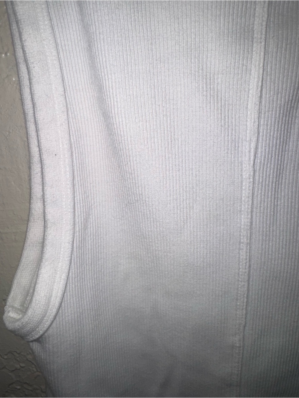 Universal Thread White Ribbed Scoop Tank - Picture 4 of 7